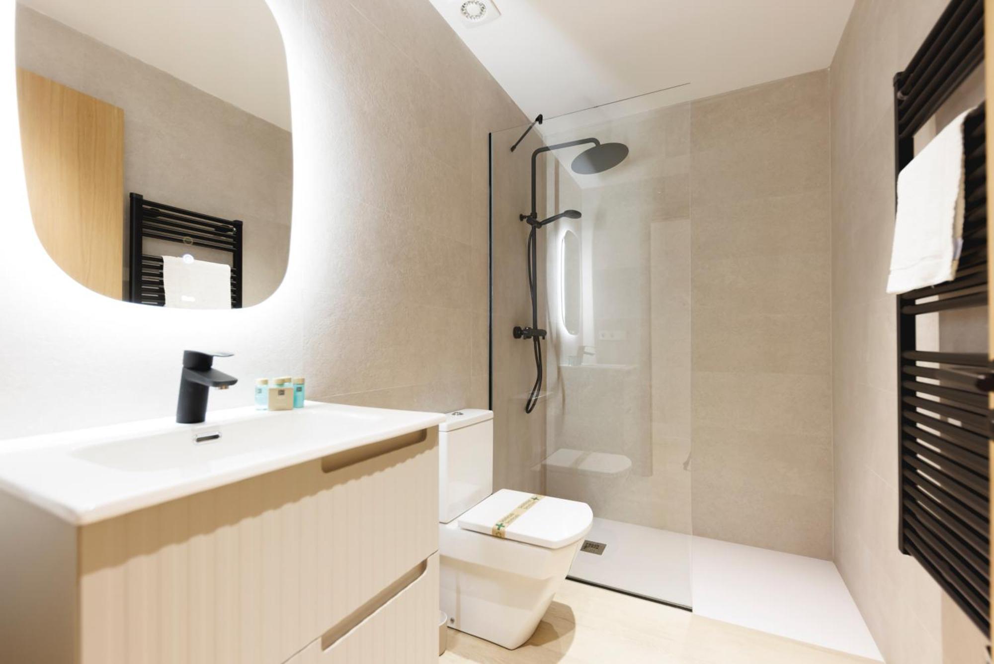 ז'ירונה Bravissimo Centre, Modern 2-Bedroom Apartment מראה חיצוני תמונה